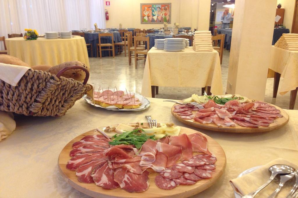Hotel Terme Di San Vittore ジェンガ エクステリア 写真